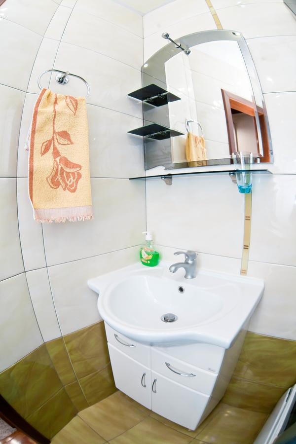 Затишна Квартирка Aparthotel Kremenchuk Ngoại thất bức ảnh